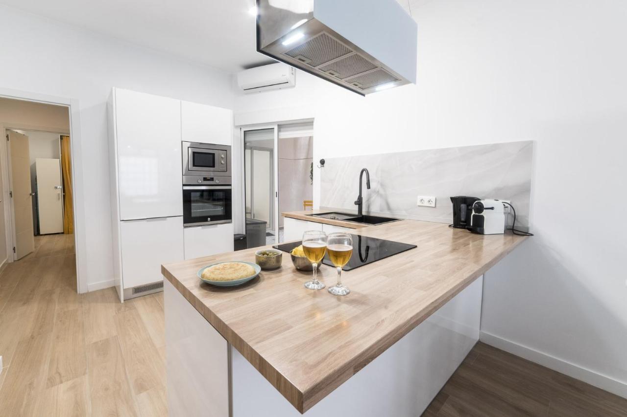 Moonkey - Apto. Albeniz, Con Acogedor Patio Alicante Exterior photo